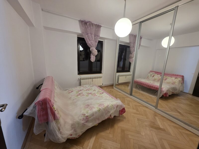 Piata Muncii, 5 minute metrou, chiar pe Calea Calarasilor, stradal,centrala
